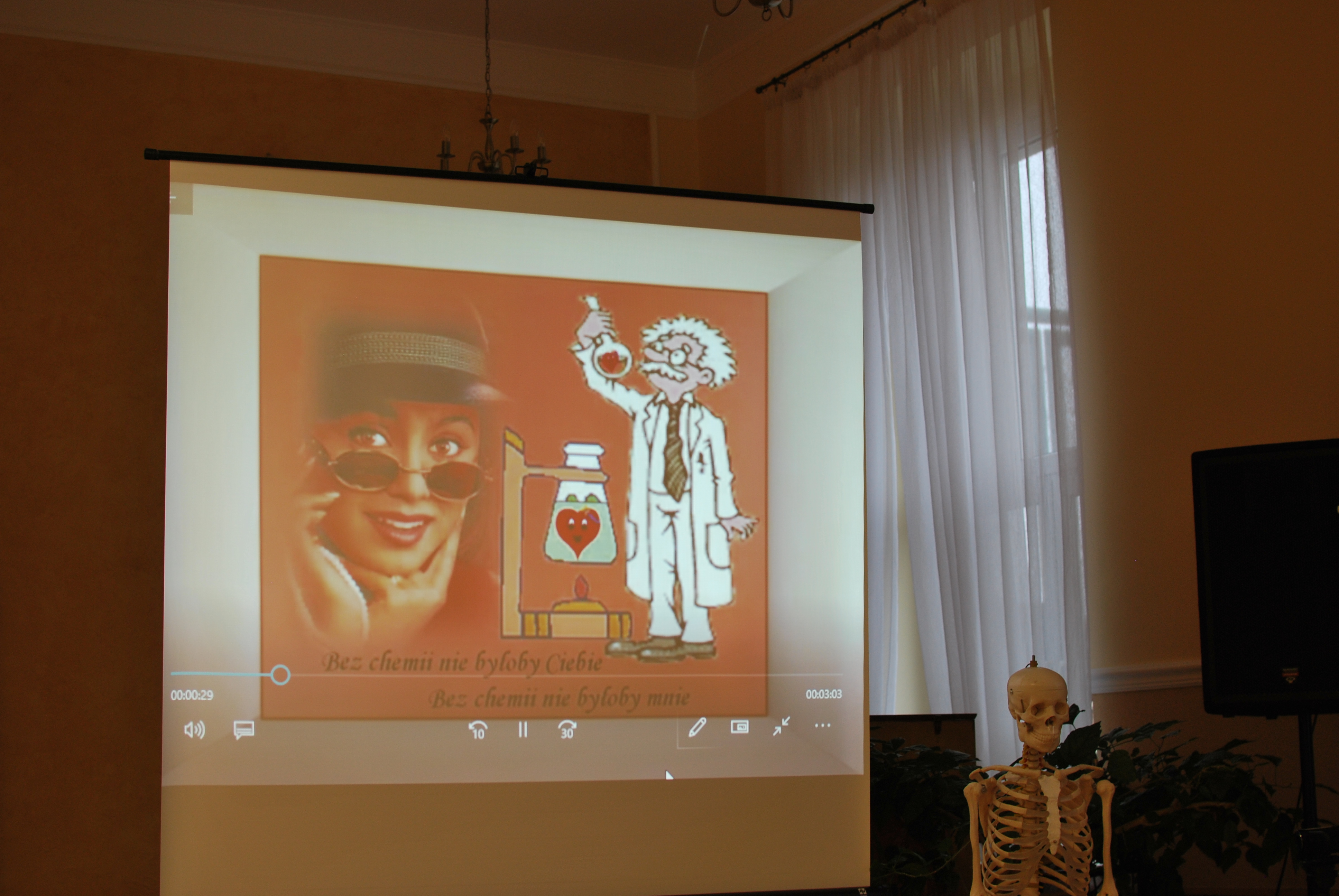 Na rzutniku prezentacja 