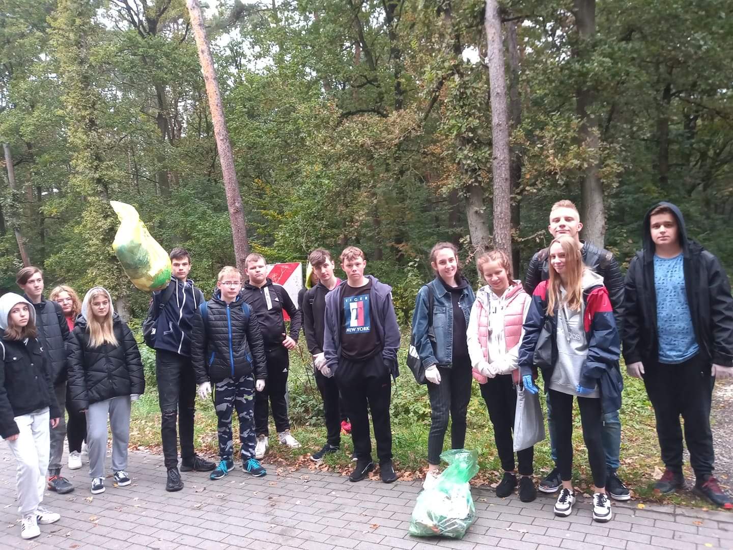 Sprzątanie w lesie received 3361646910728937