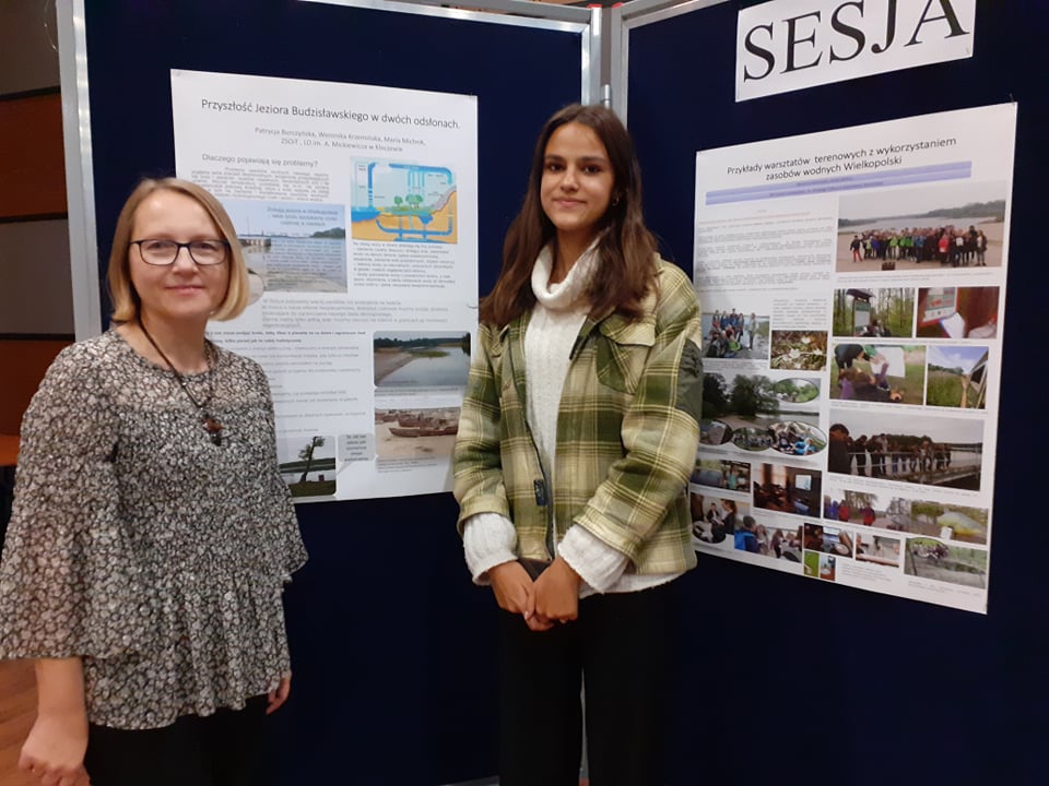 Dwie Panie przed tablicą zdjęcie 2